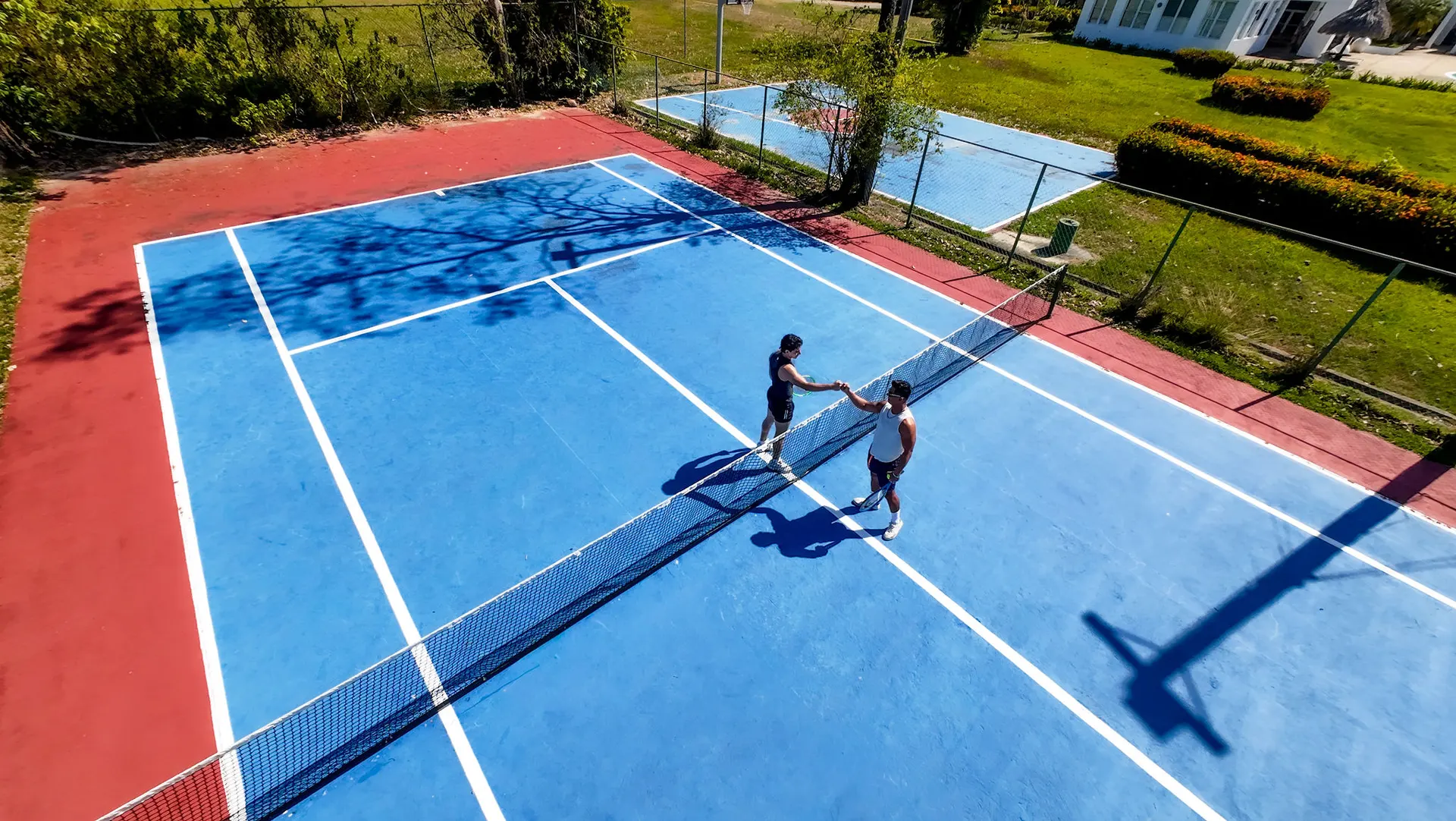 Vista aérea de canchas de tennis